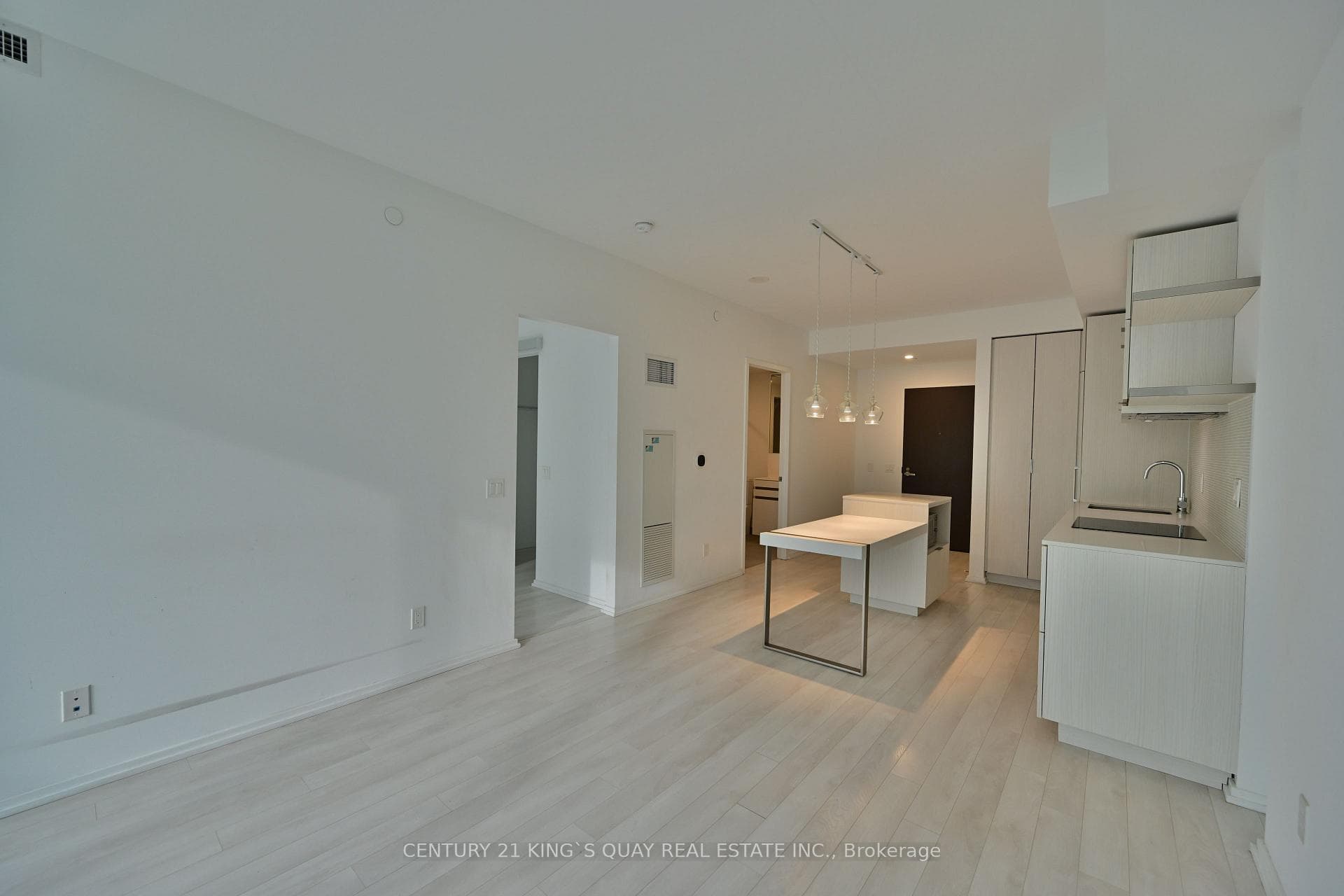 197 Yonge Street Unit 1907 photo 8