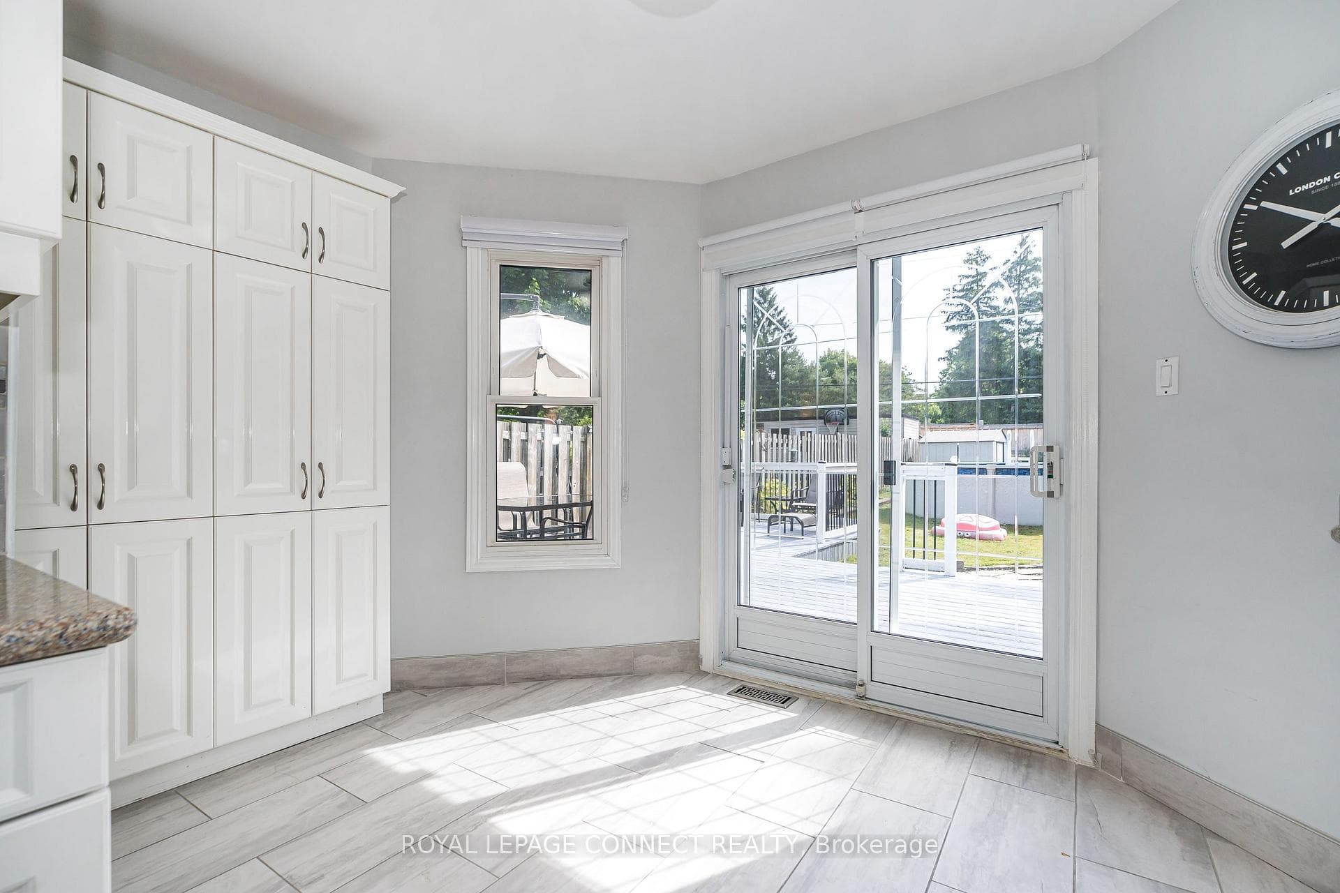 139 Adele Crescent photo 9