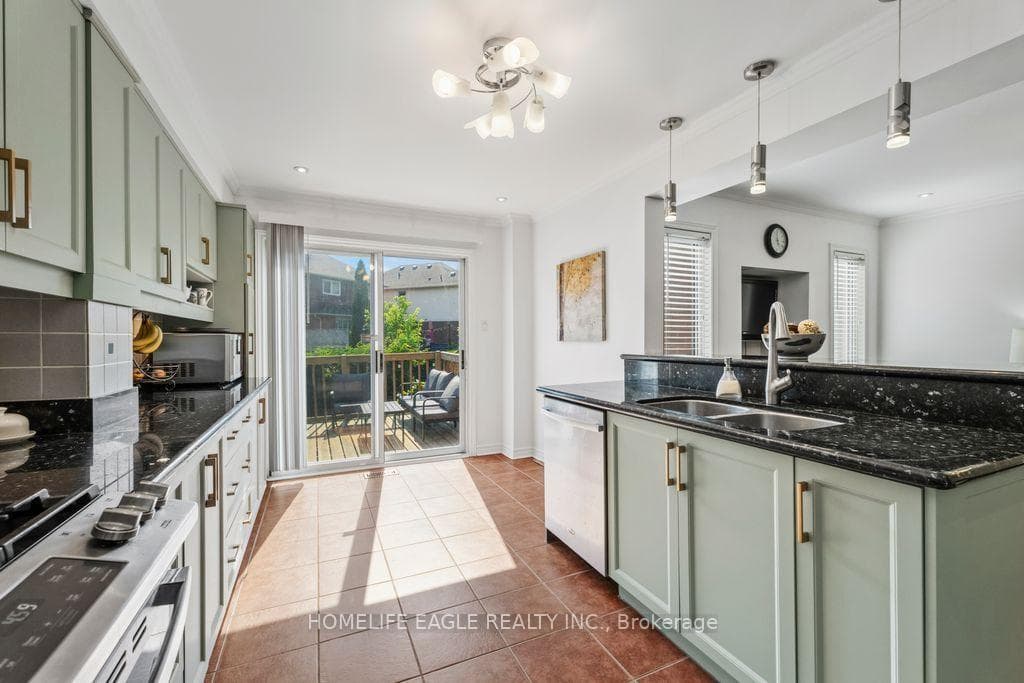 156 Heale Avenue photo 8