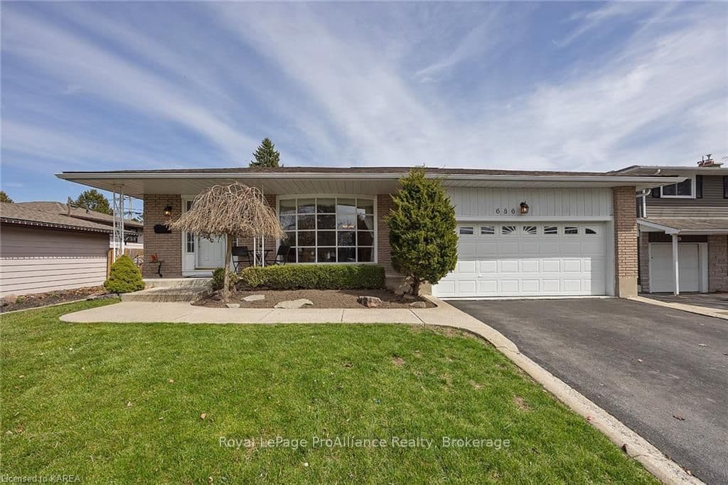 686 HARROW Place photo 2