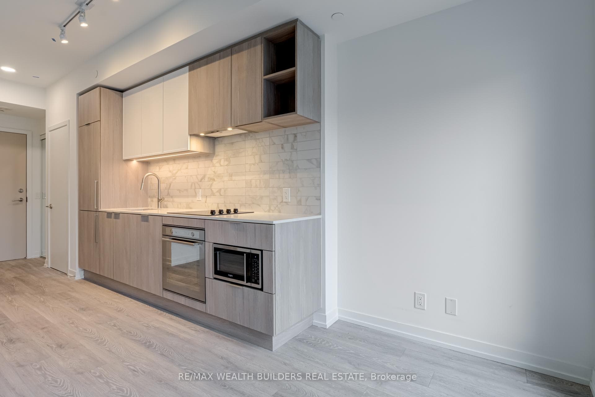 2020 Bathurst Street Unit 627 photo 9