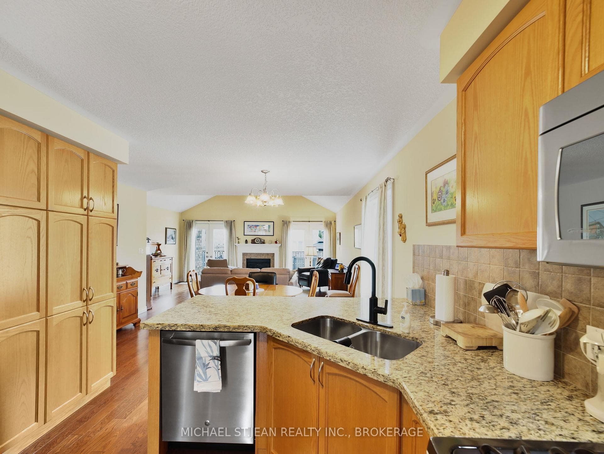 81 Bellagio Avenue photo 19