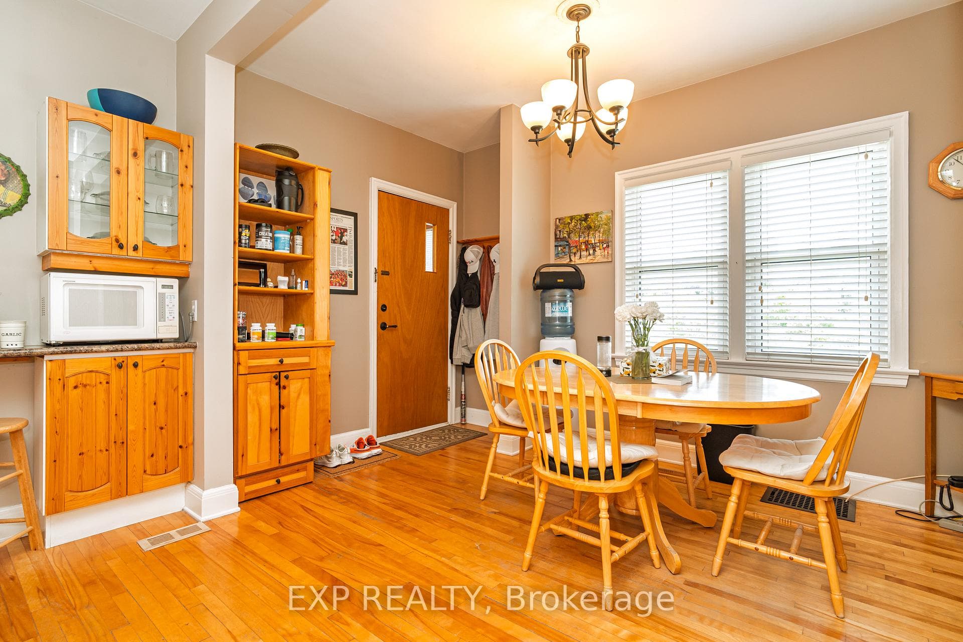 12 Ross Avenue photo 4