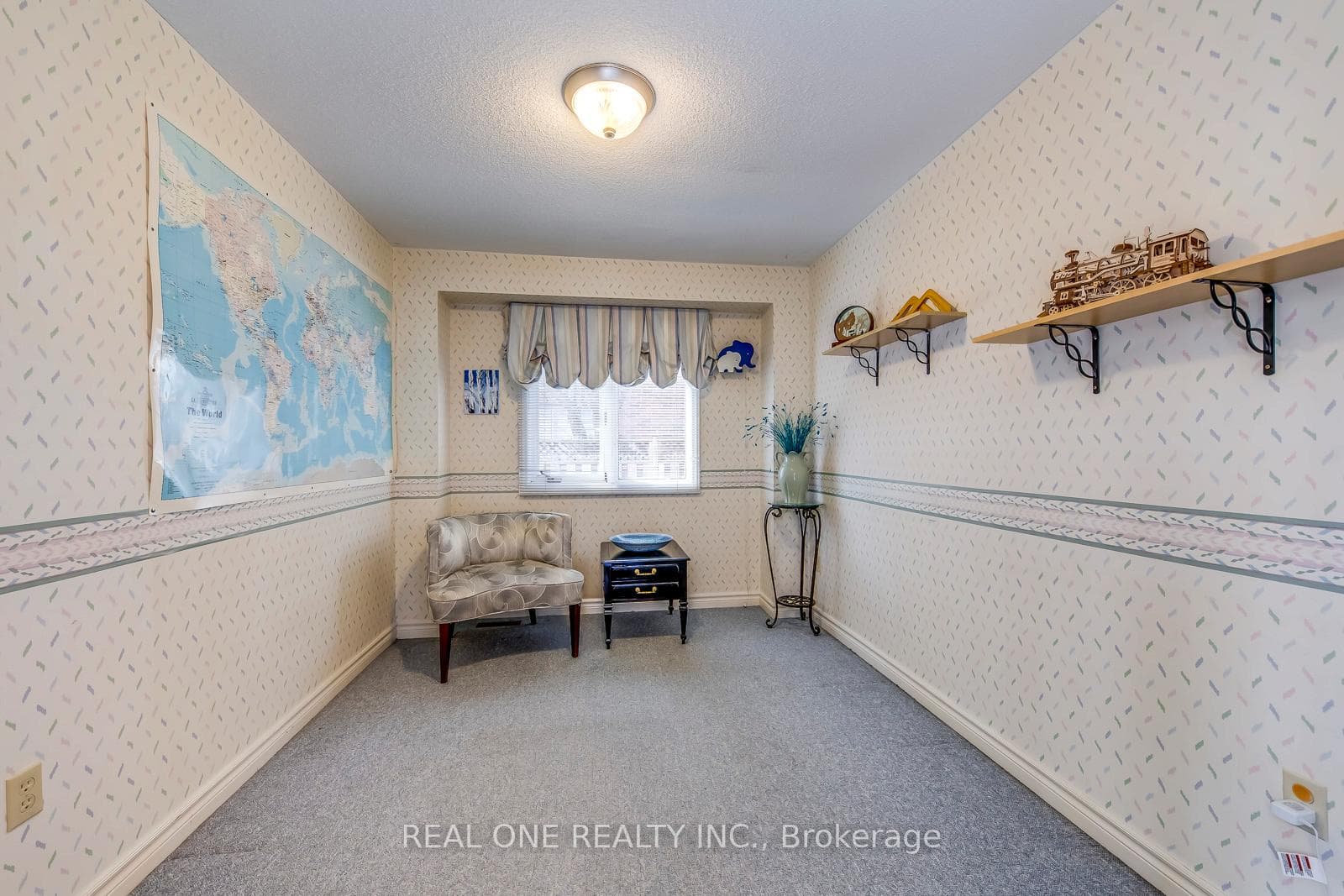 566 Blenheim Crescent photo 18
