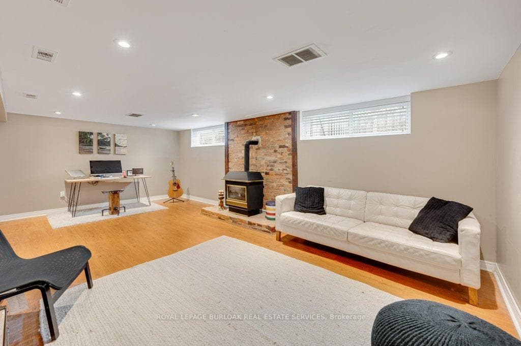 602 Stephens Crescent photo 19