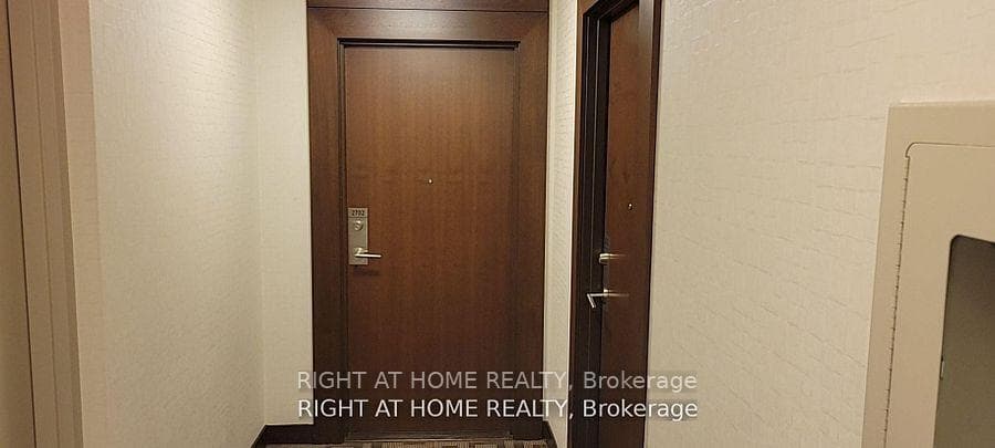 151 Village Green Square Unit 2702 photo 4
