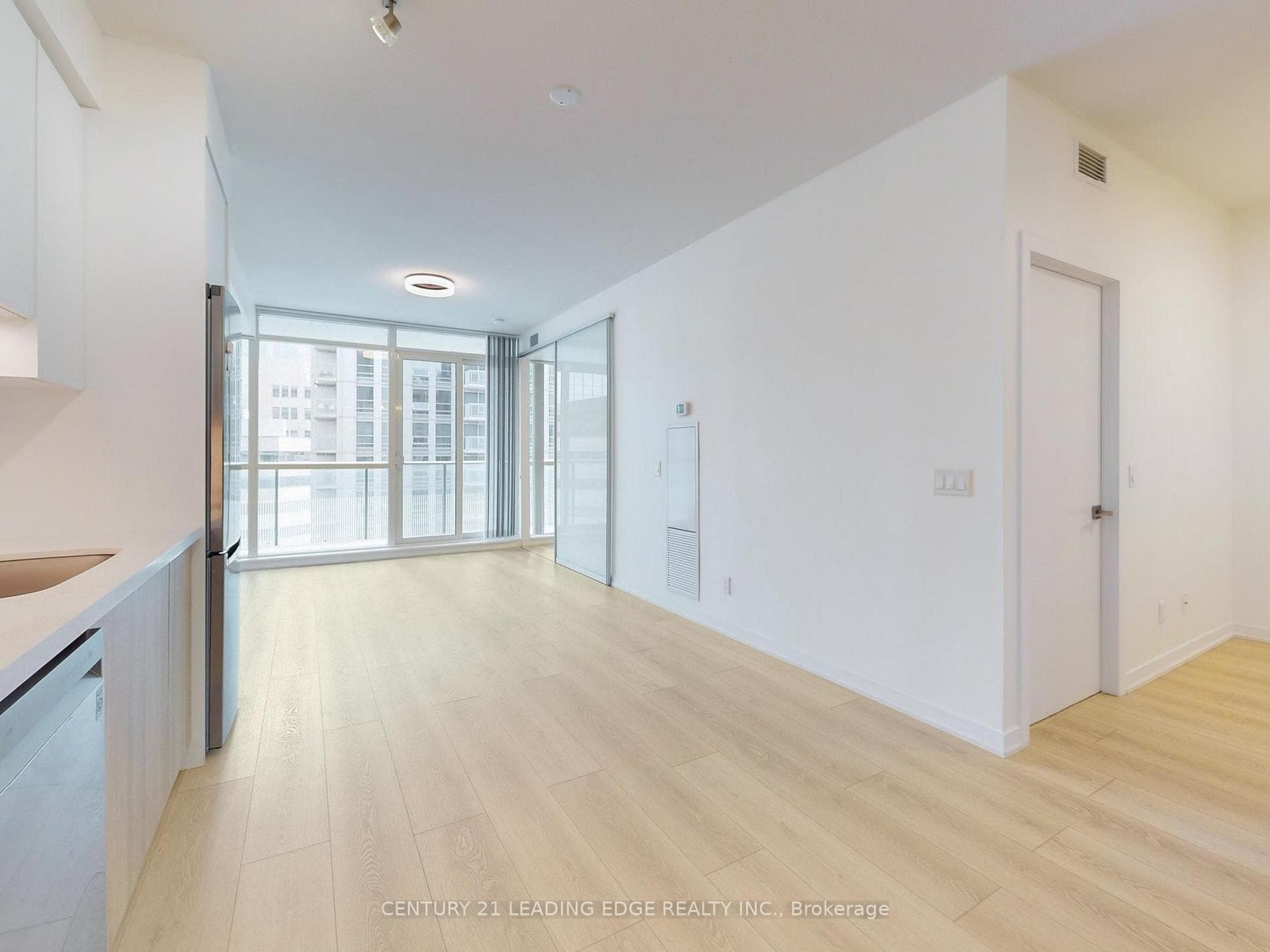 770 Bay Street Unit 705 photo 5