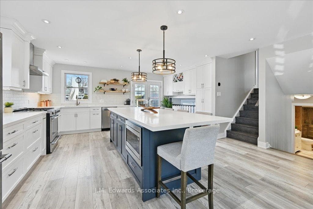 671 Cape Avenue photo 9