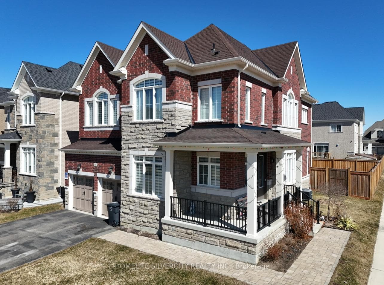 60 Arthur Griffin Crescent photo 3
