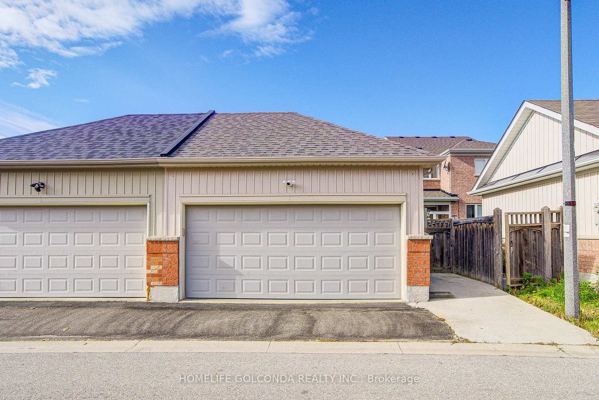 27 Lindcrest Manor photo 35