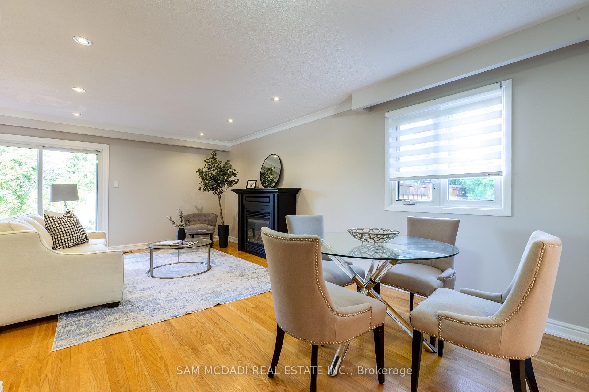 2292 Belfast Crescent photo 7