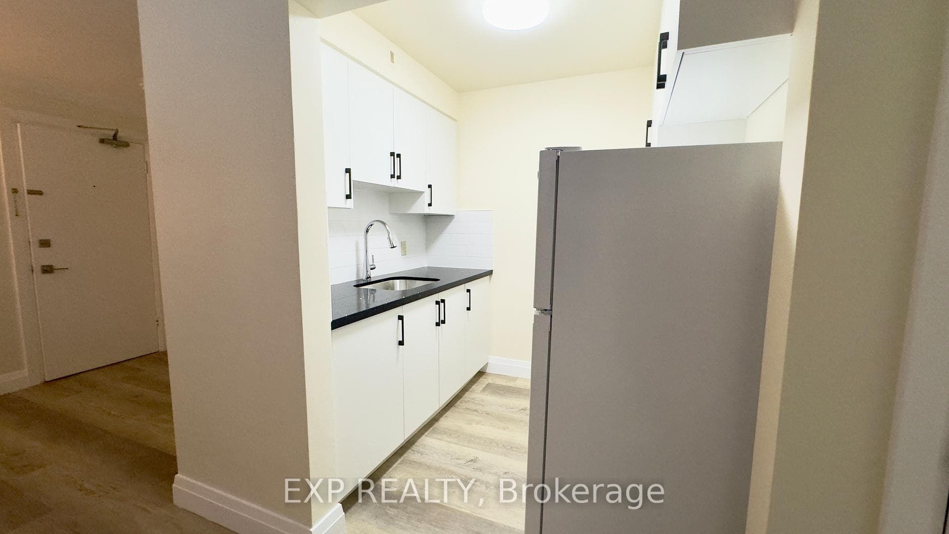 335 Lakeshore Road Unit 1 photo 6