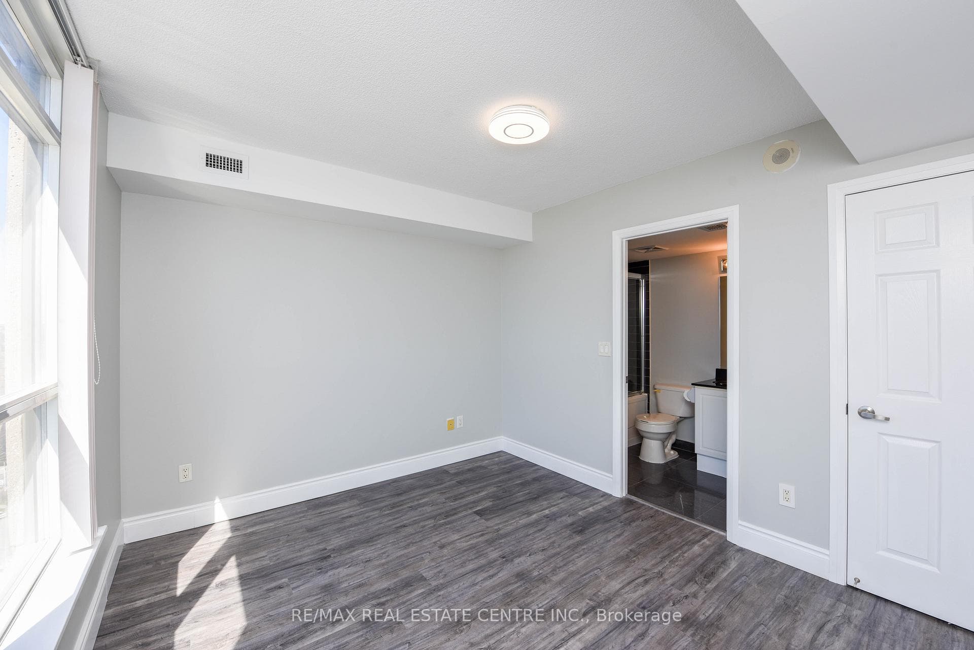 220 Forum Drive Unit 1805 photo 22