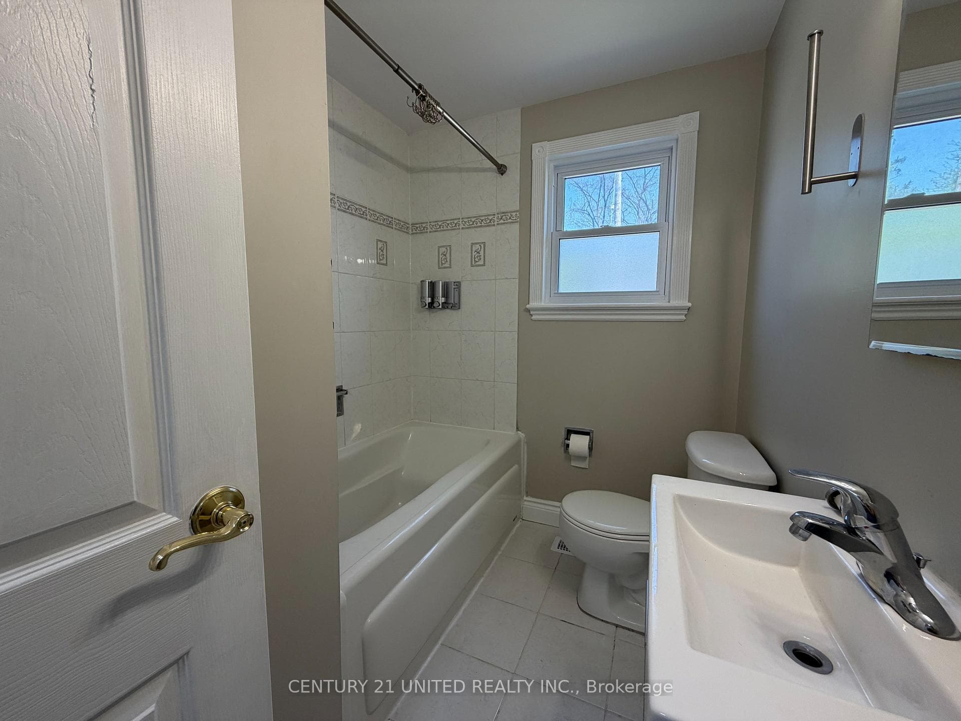 685 Armour Road Unit Upper photo 11
