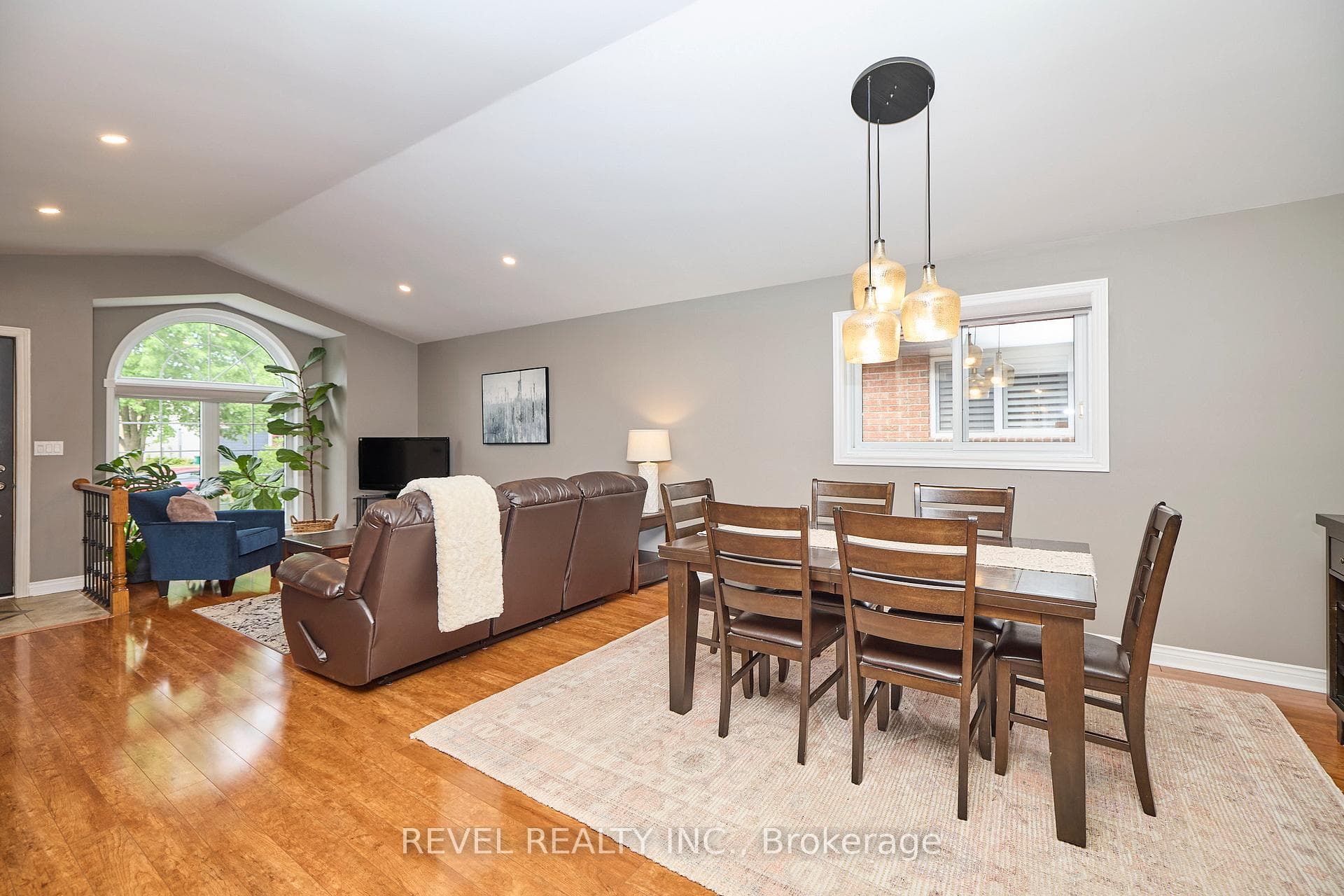 313 Beckett Crescent photo 9
