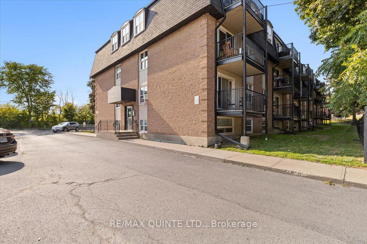 25 College Street Unit 404 photo 1