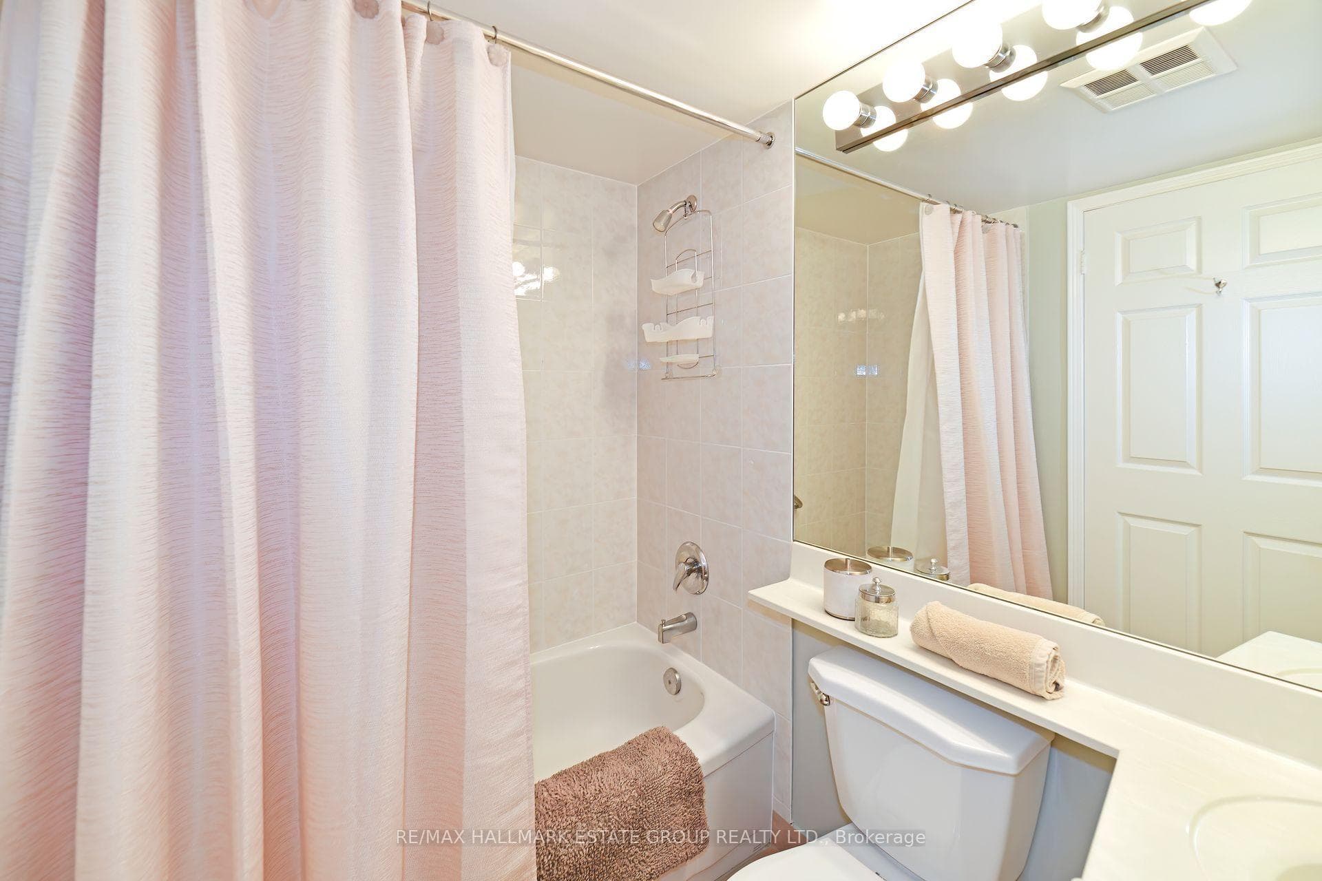 38 Avoca Avenue Unit 403 photo 27