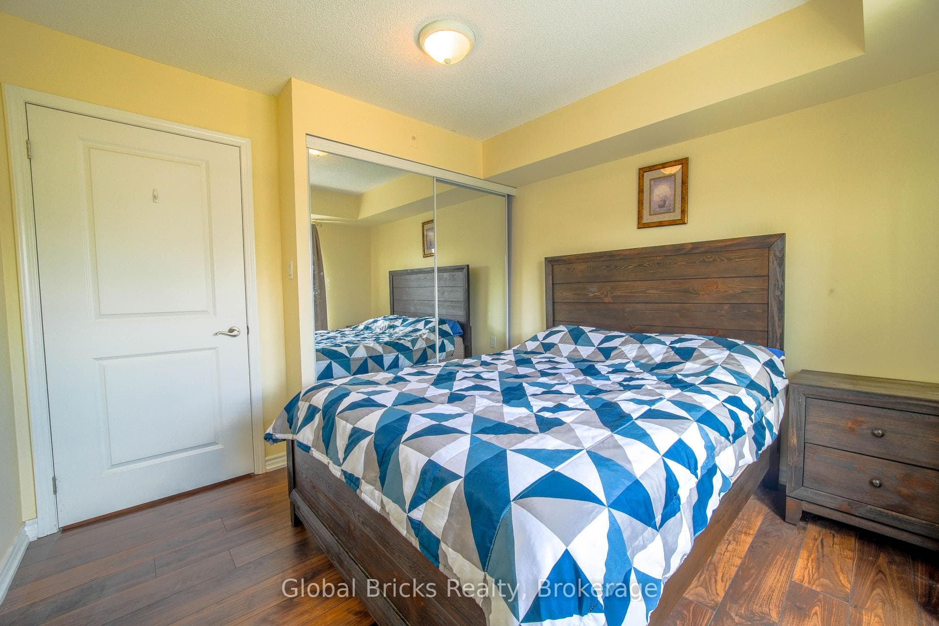 872 Sheppard Avenue photo 13