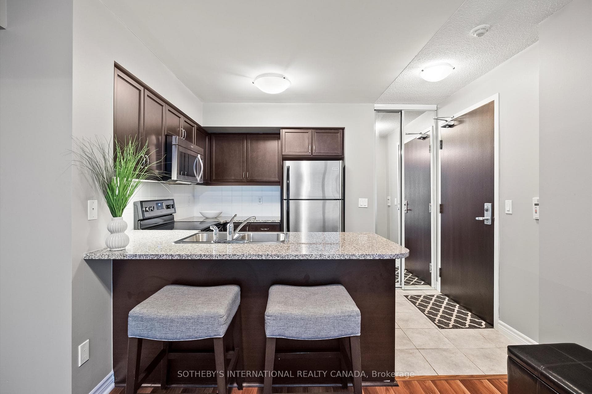 19 Grand Trunk Crescent Unit 707 photo 8