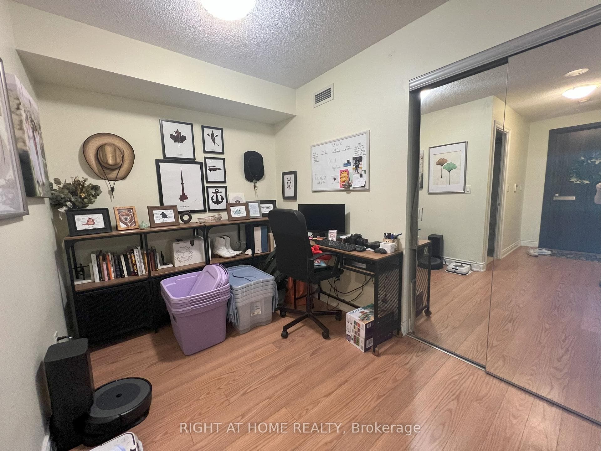 273 South Park Road Unit 518 photo 8
