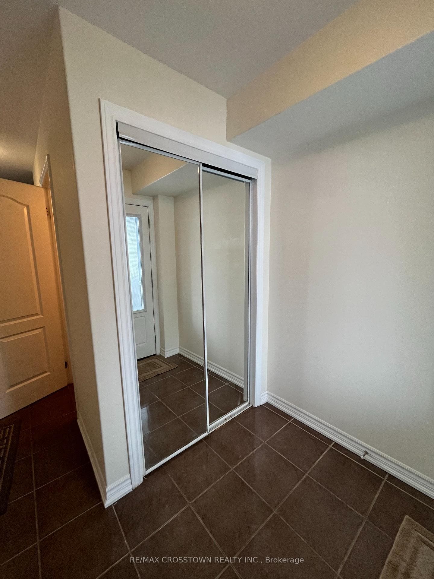 90 Sovereign's Gate Unit 21 photo 2