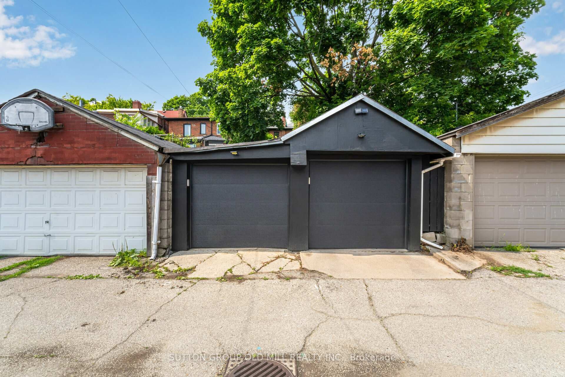 871 Davenport Road photo 33