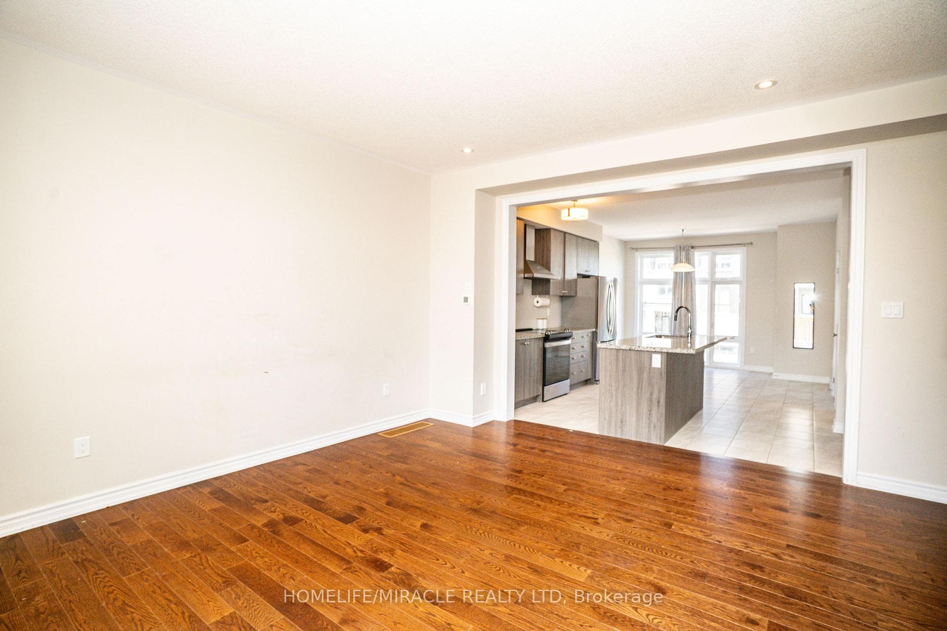 52 Douet Lane photo 4