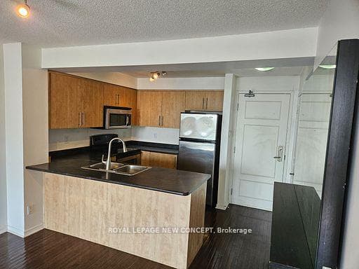 330 Red Maple Road Unit 1002 photo 11