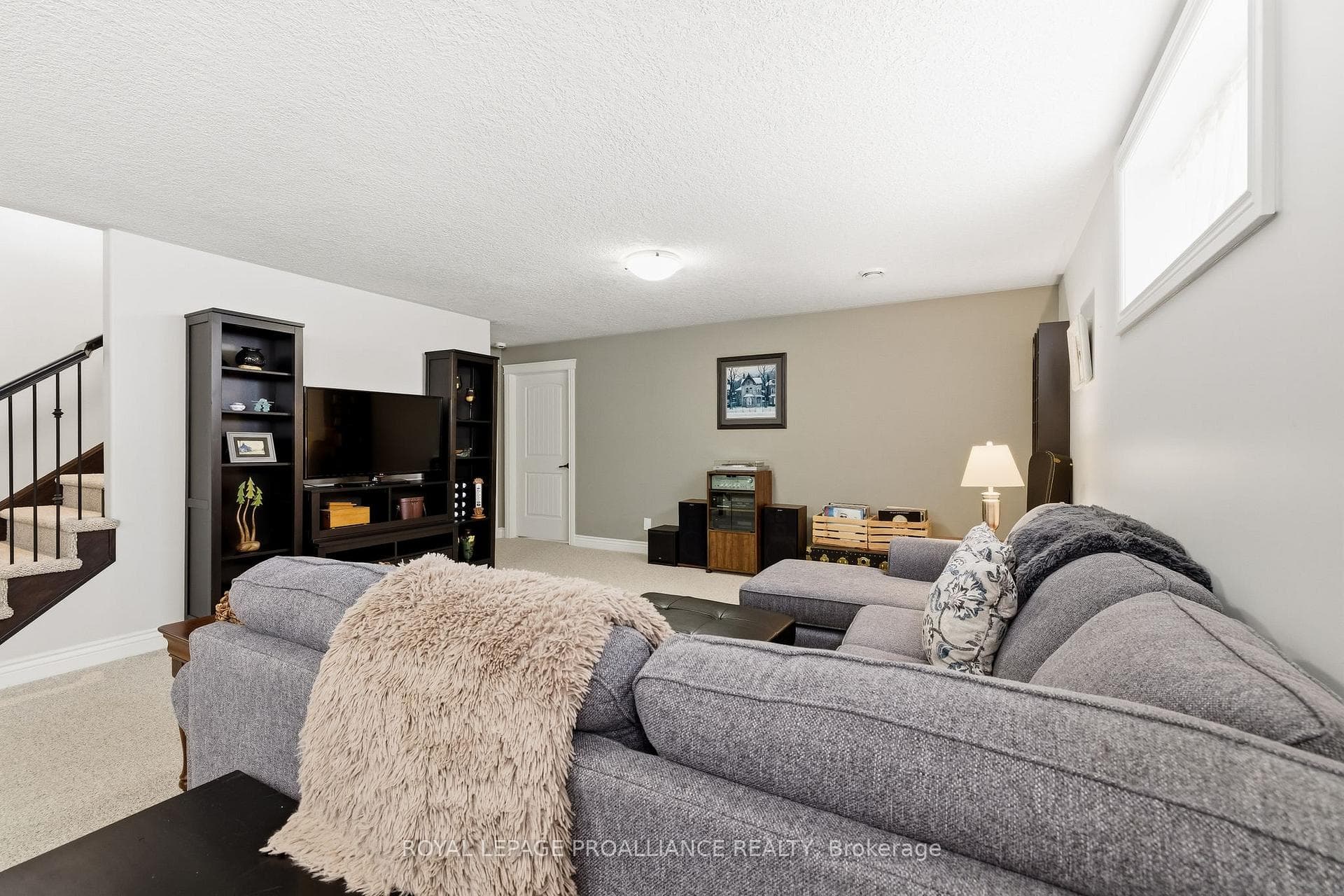 9 Rosslyn Drive photo 36