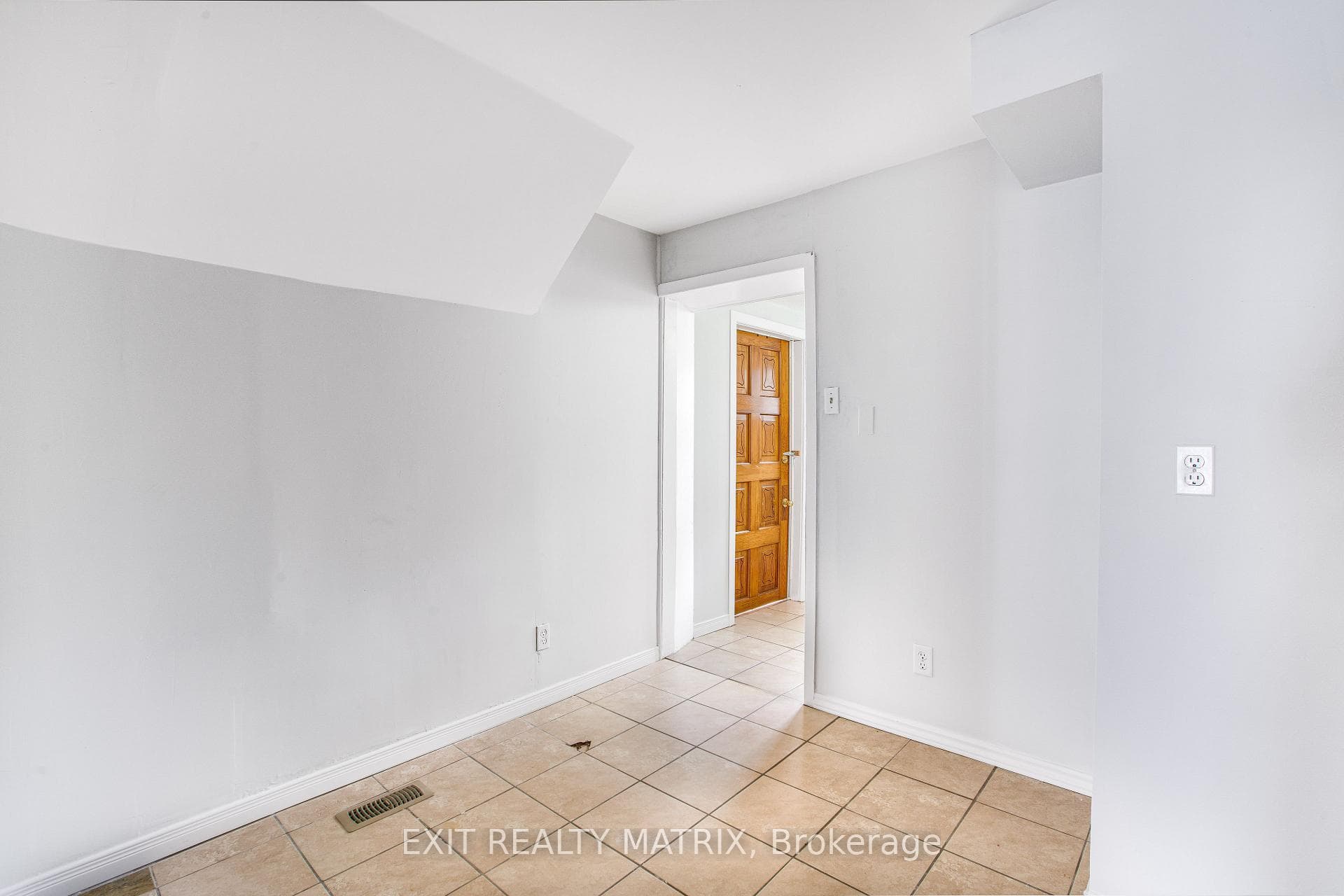 1053B KING Street photo 14