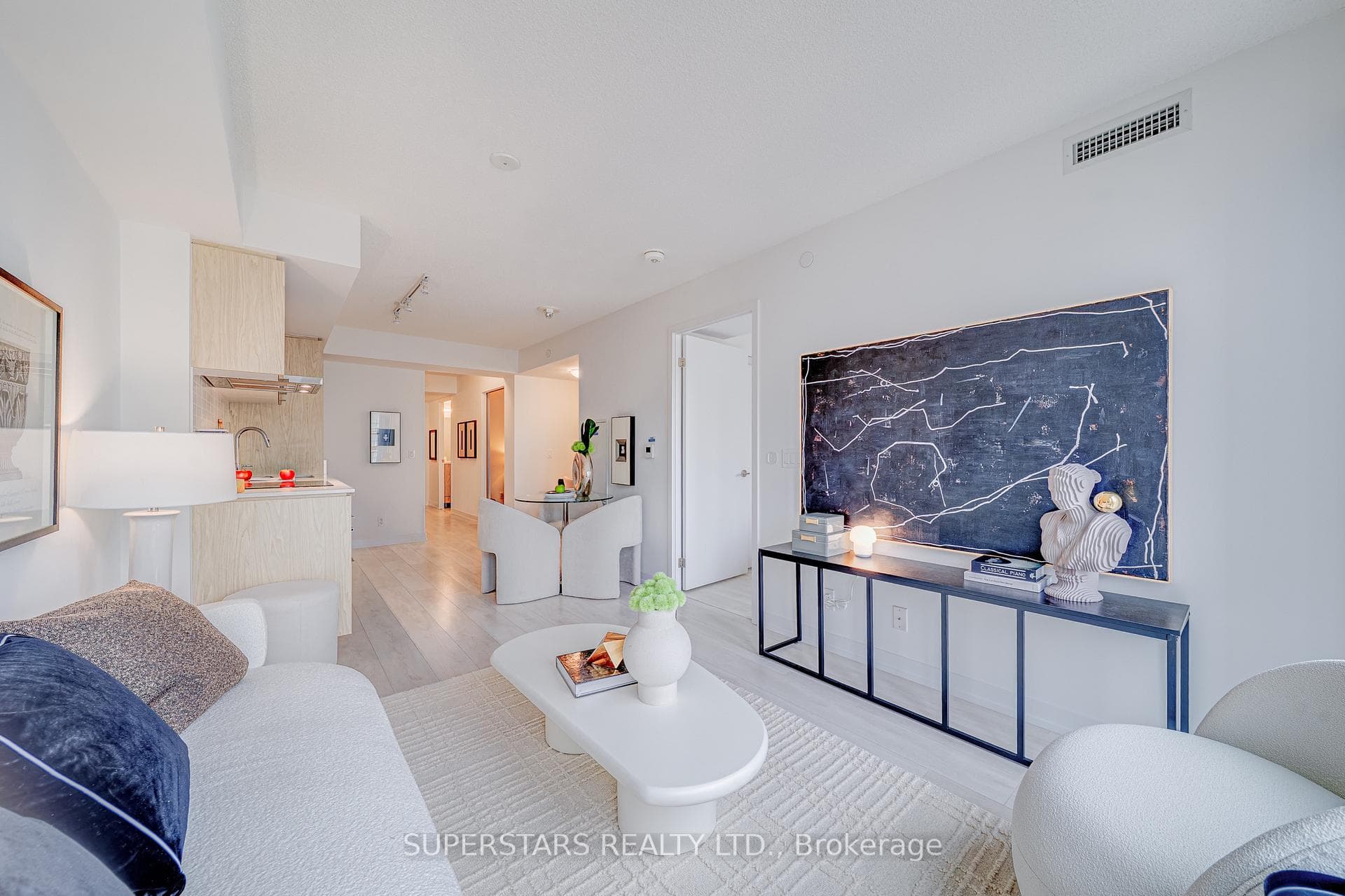 60 Shuter Street Unit 1008 photo 2