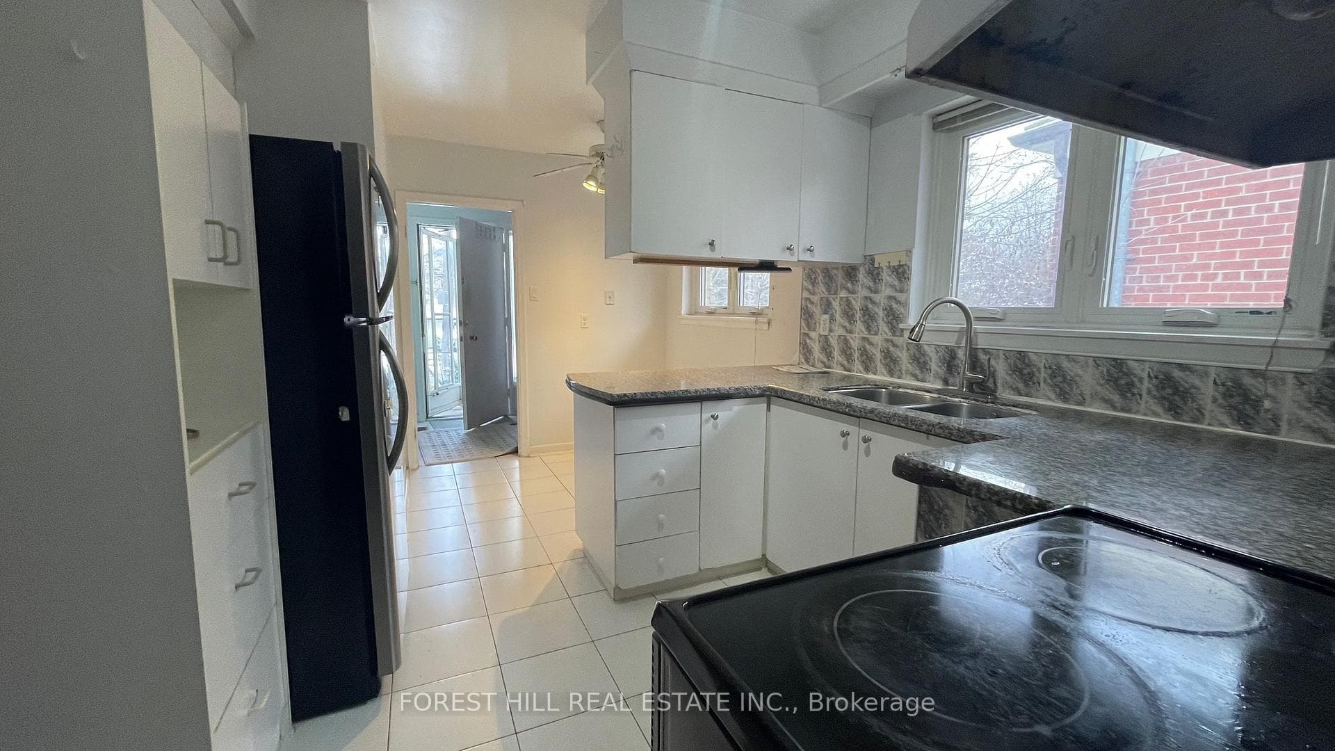 155 Churchill Avenue photo 3