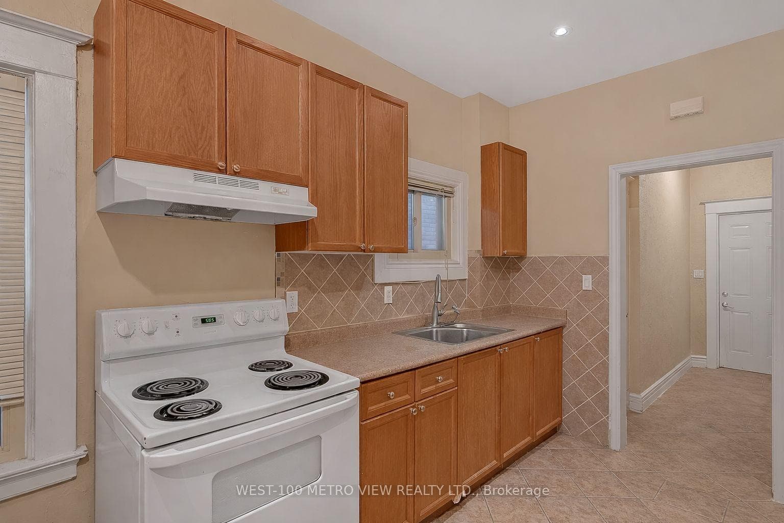 1733 Dufferin Street photo 13