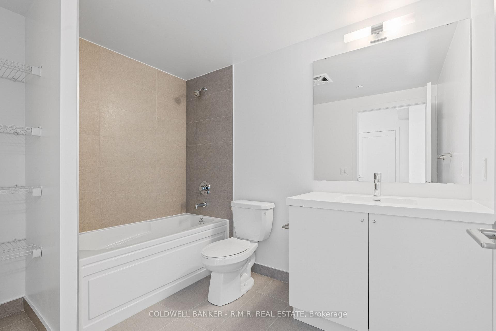 2550 Simcoe Street Unit 1117 photo 4