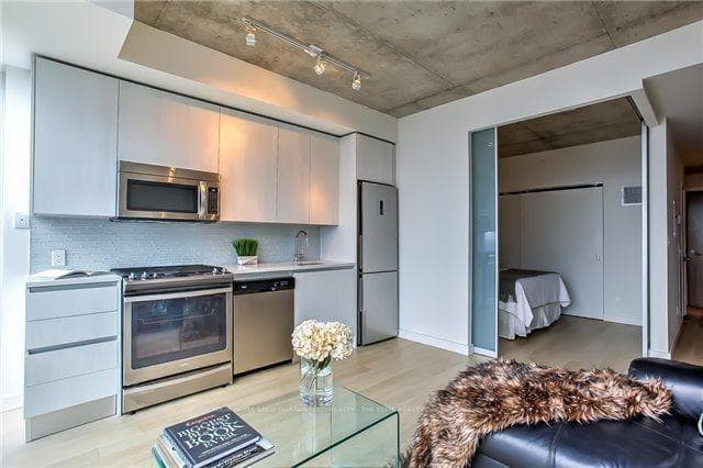 111 Bathurst Street Unit 1303 photo 5