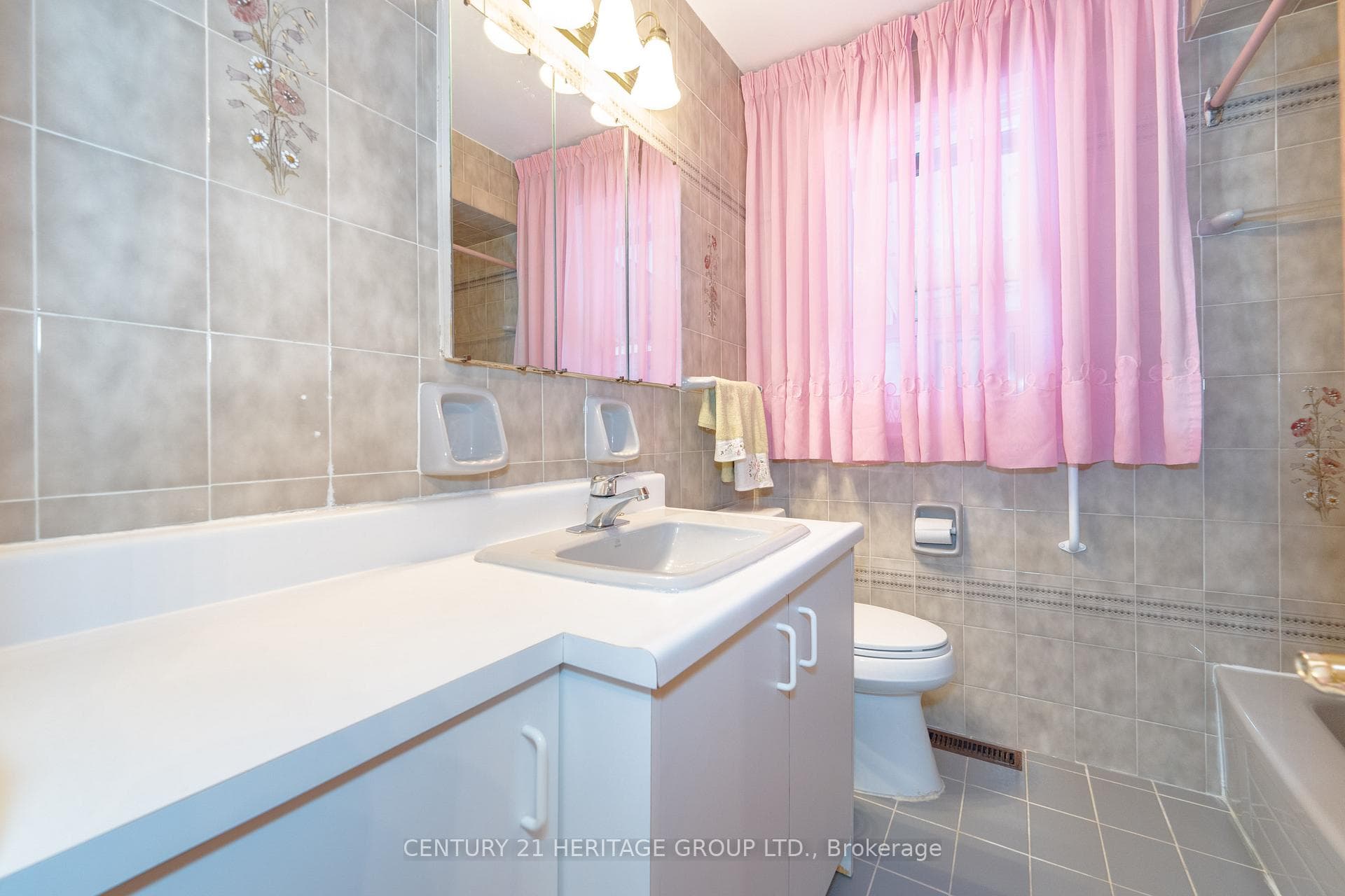 20 Steven Avenue photo 16