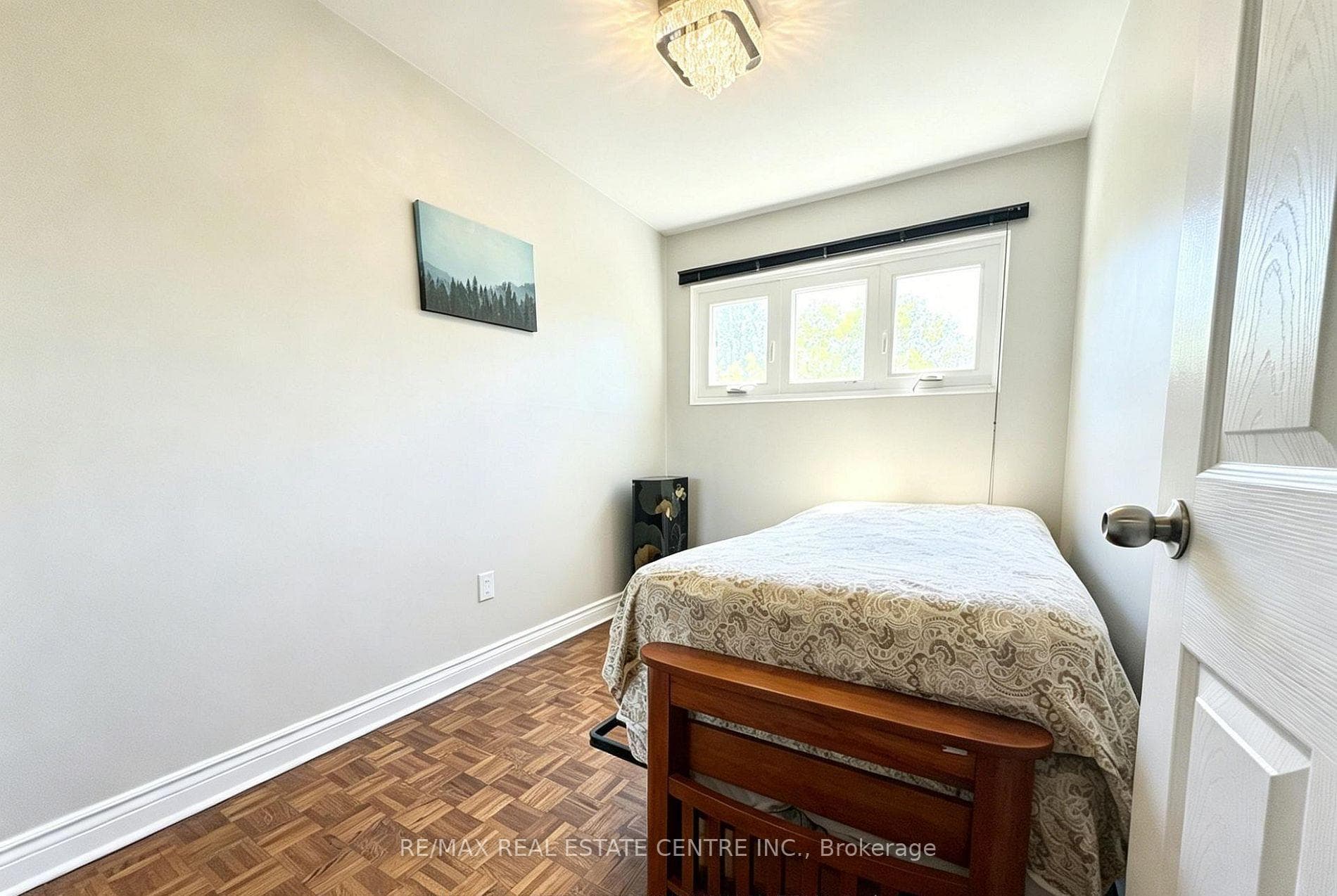105 Wales Avenue photo 7
