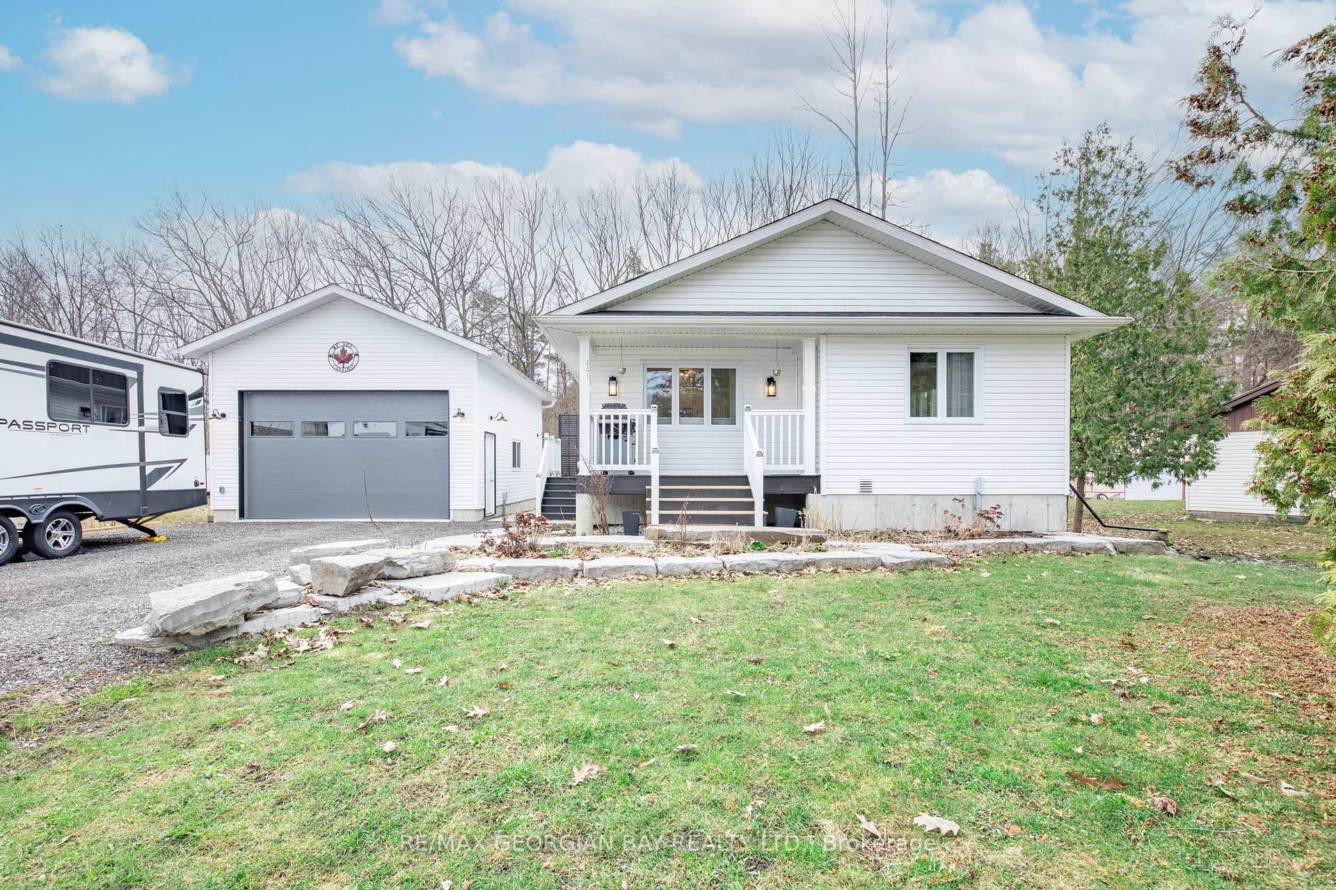 441 Sturgeon Bay Road photo 1