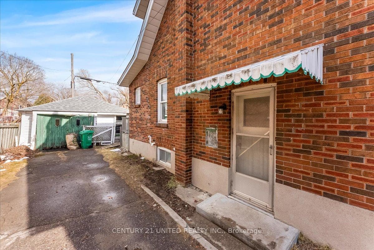 590 Douglas Avenue photo 22