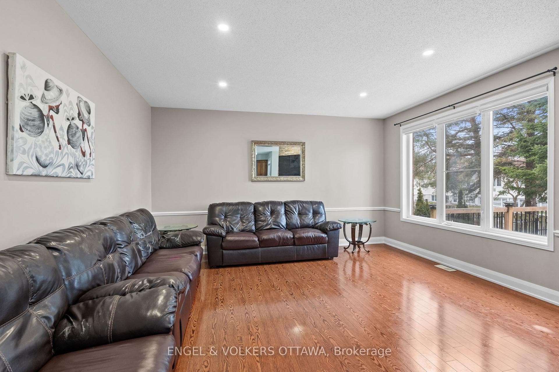 2931 Shadow Hill Crescent photo 14