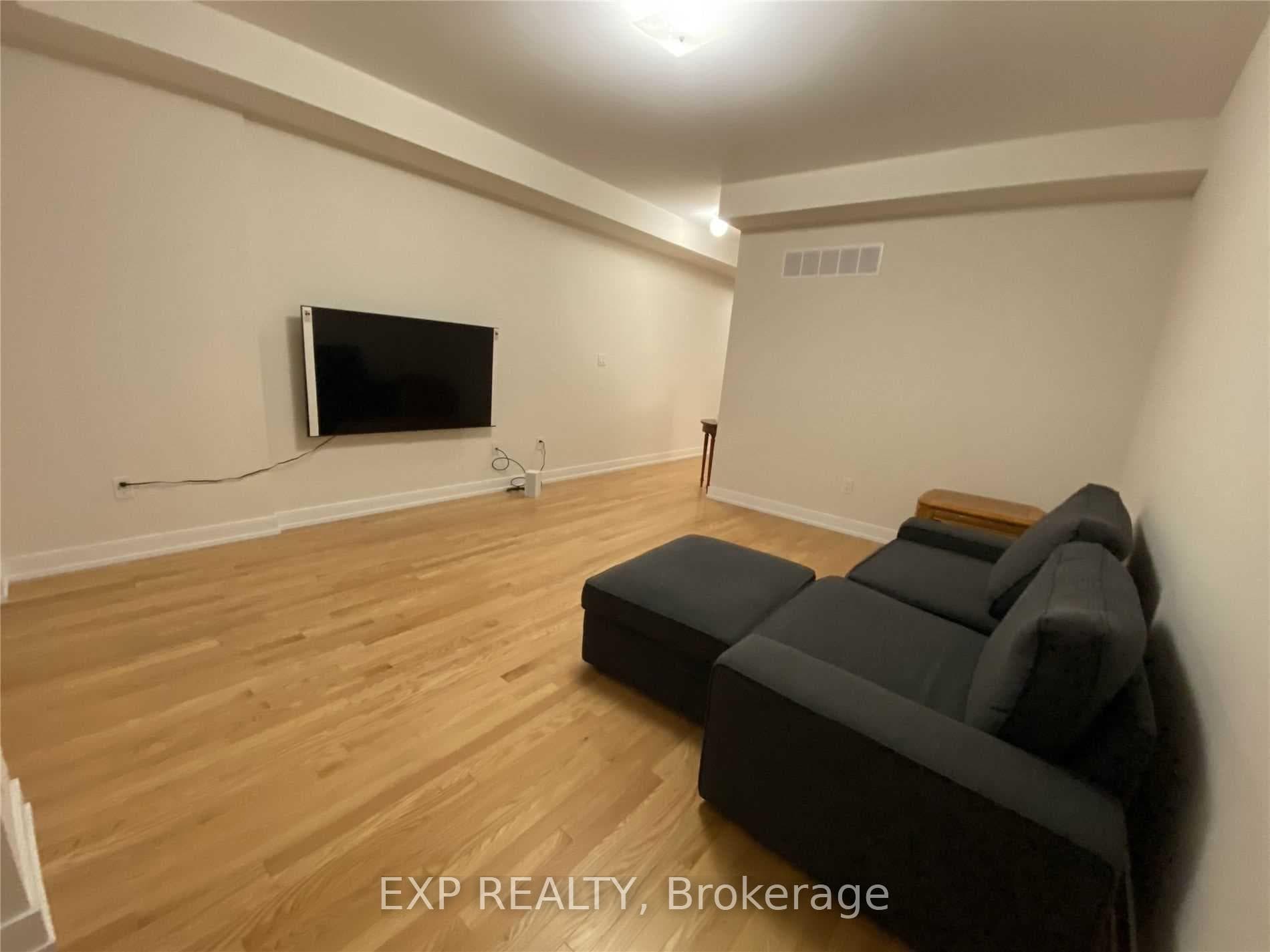 53 Stauffer Crescent photo 8