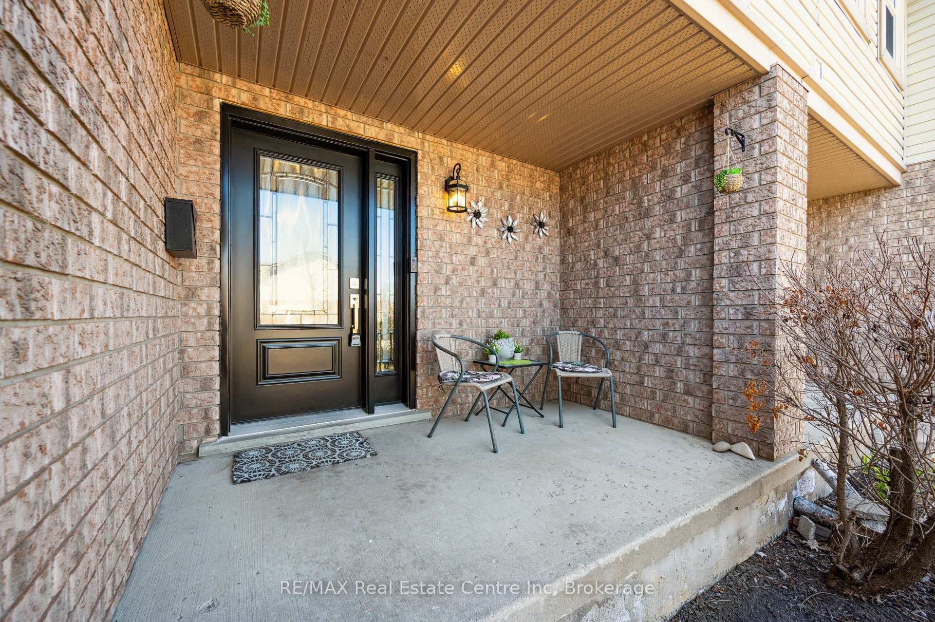 146 Lee Street photo 4