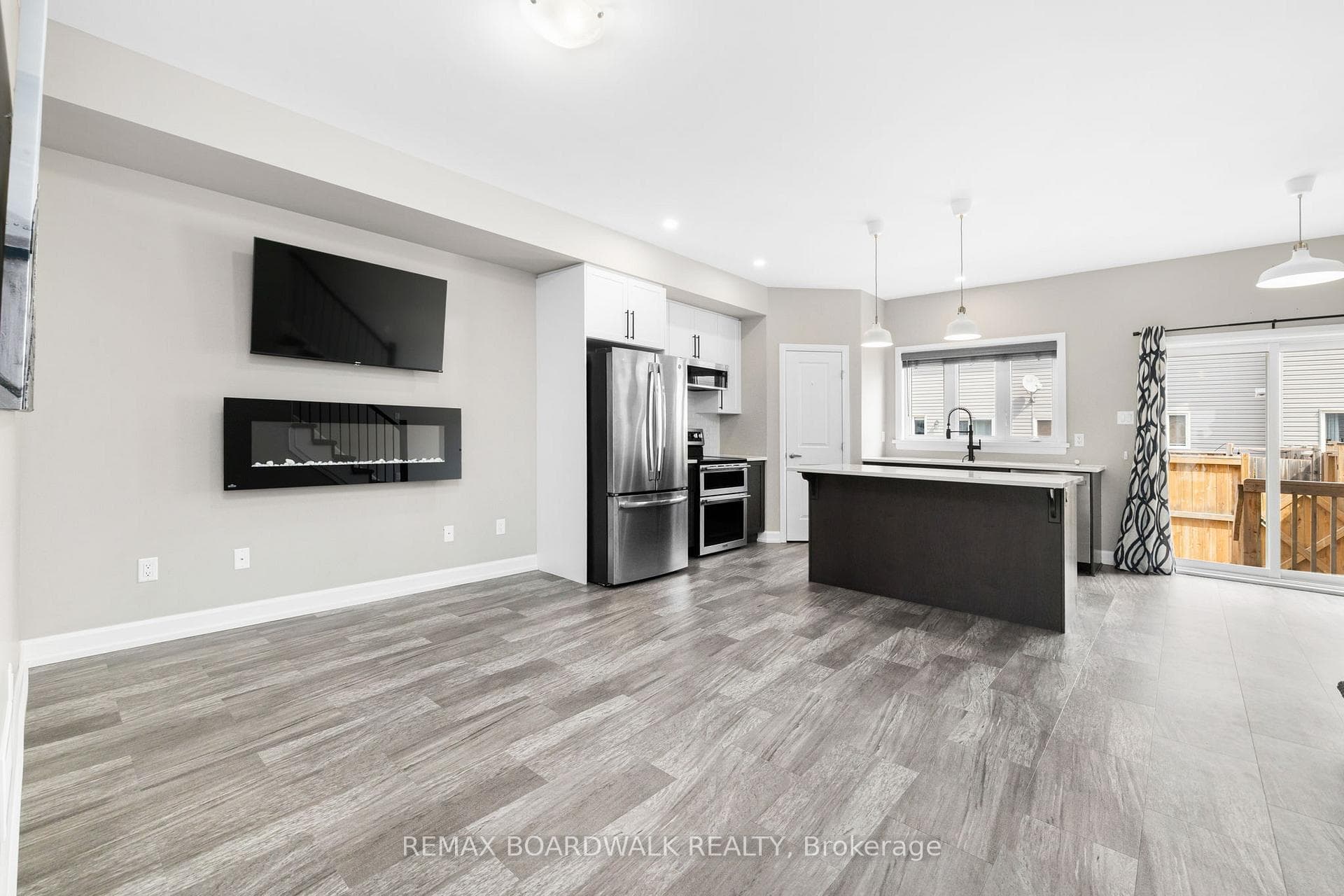58 Vimy Ridge Crescent photo 8