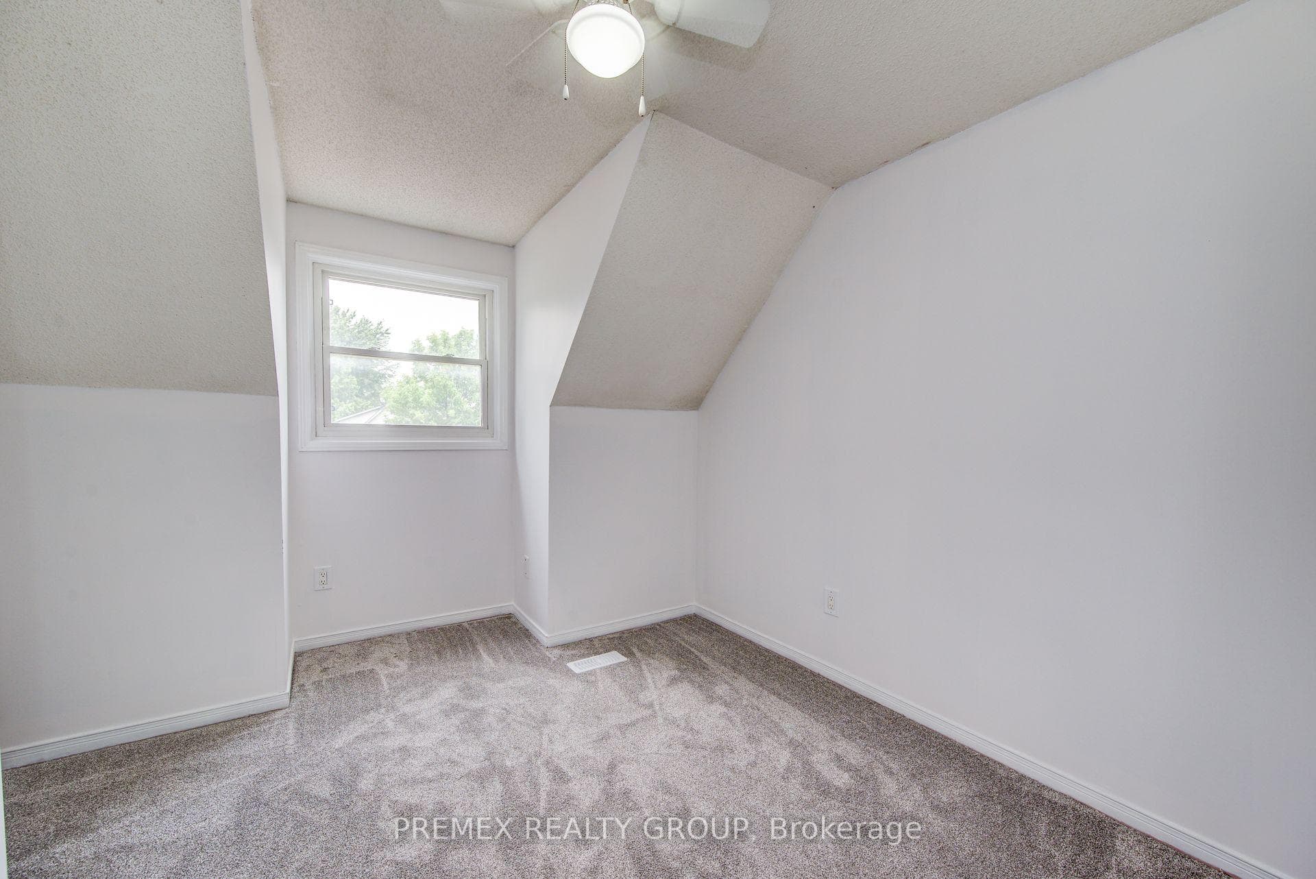 953 Elgin Street photo 26