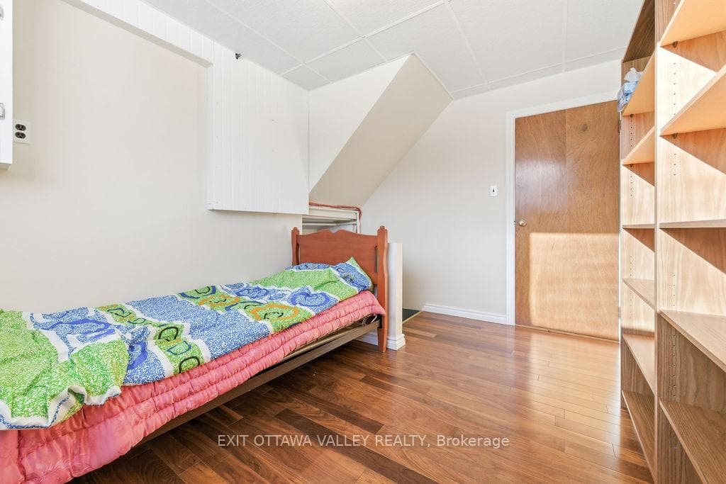 3 Newton Crescent photo 21