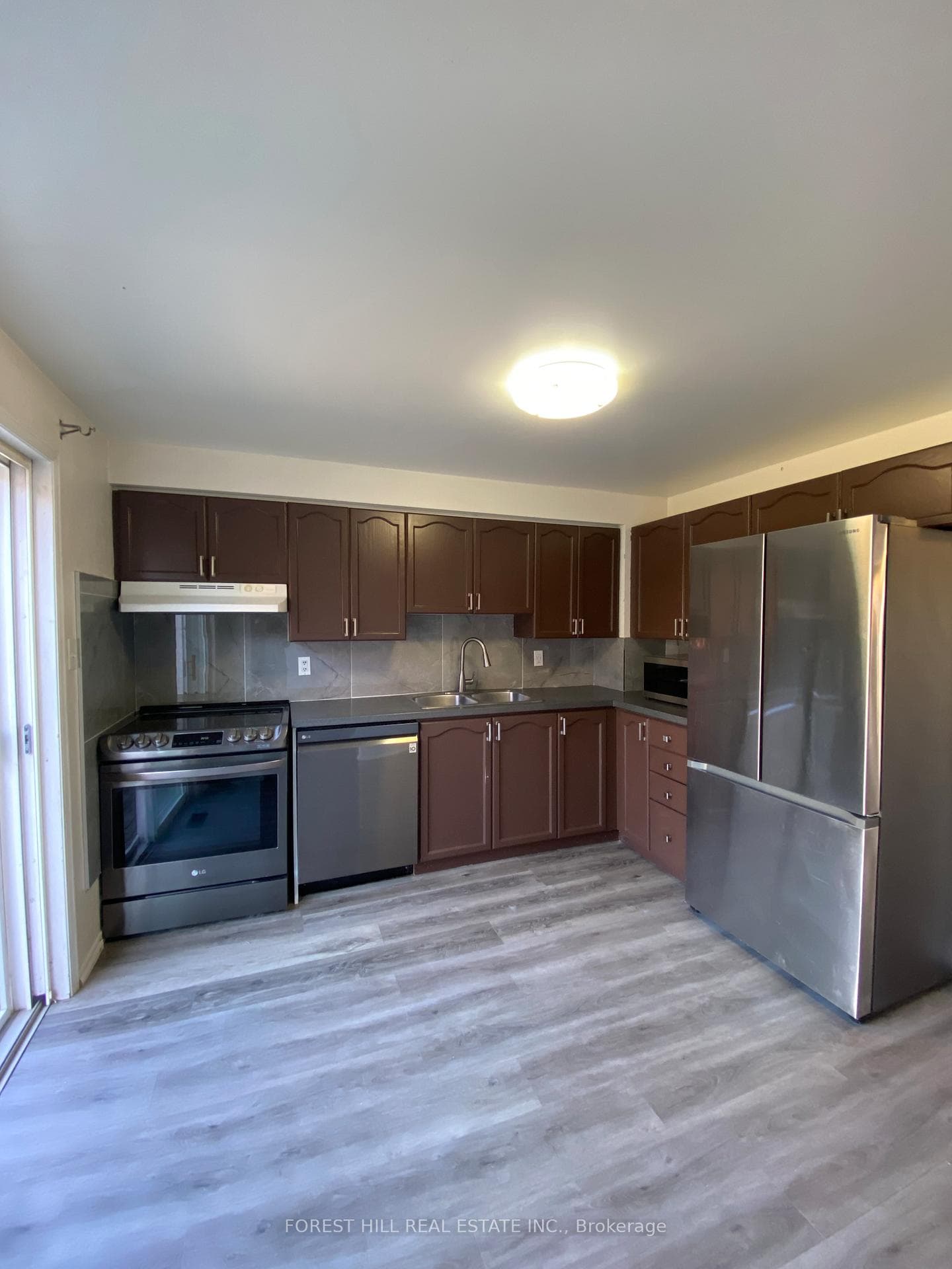 46 Lions Gate Boulevard photo 7