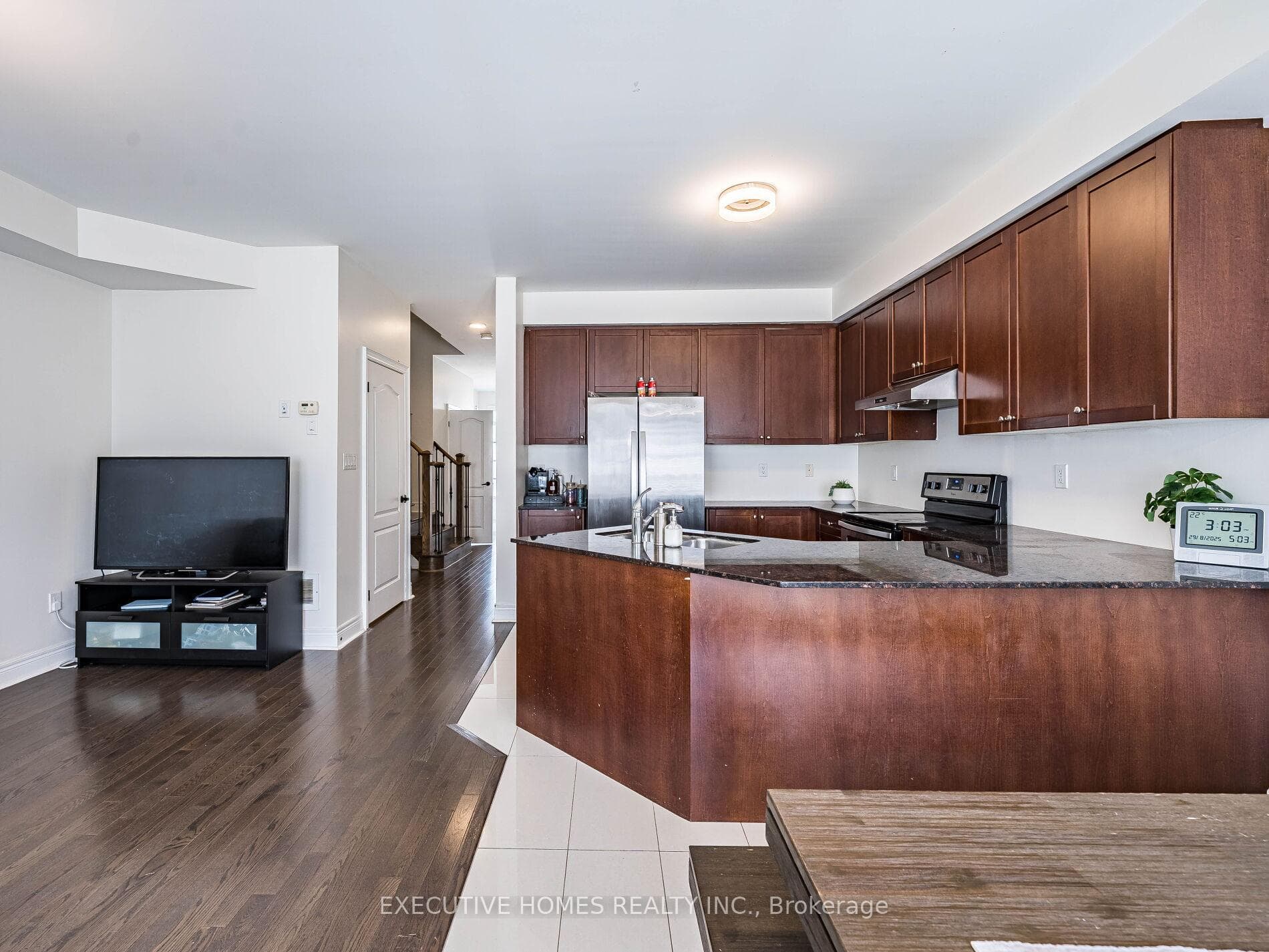 15 Lowther Avenue photo 8