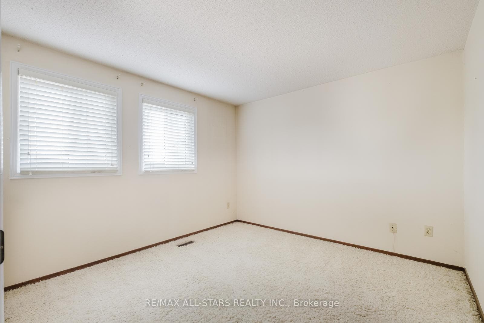 45 Wellpark Boulevard photo 24