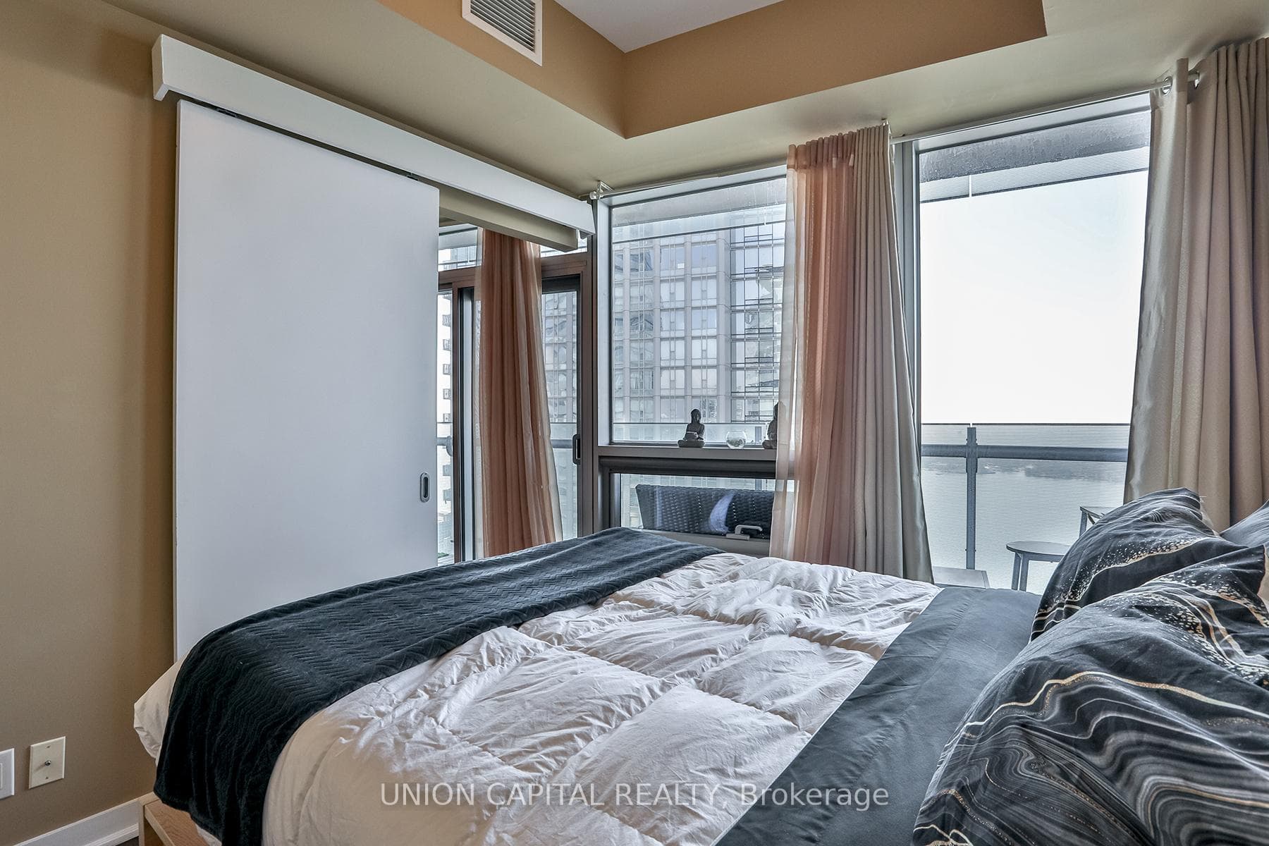 12 York Street Unit 5403 photo 20