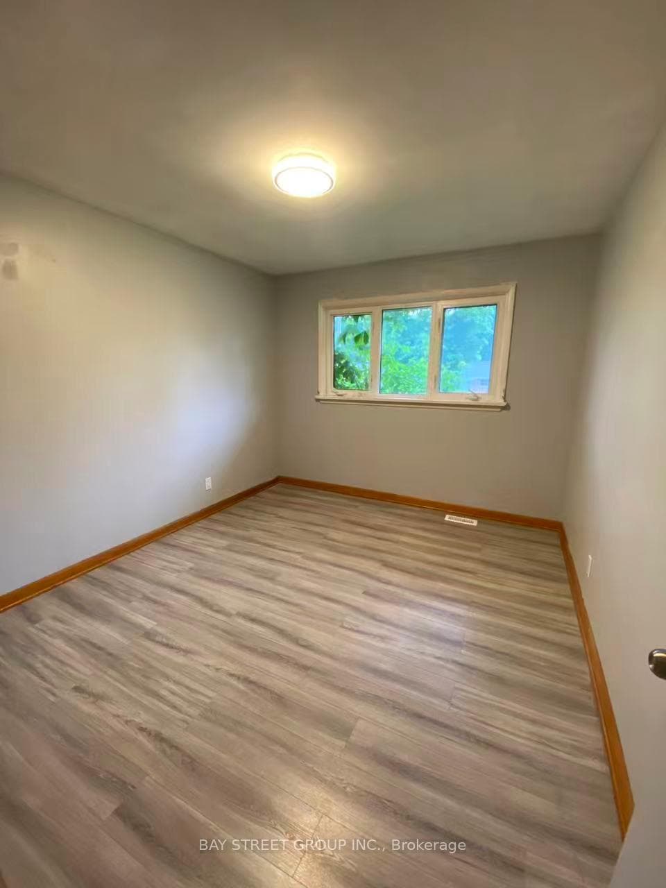 385 Beachwood Avenue photo 10